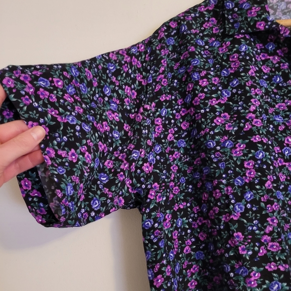 Vintage GUESS by Georges Marciano Floral Short Sleeve Button Down Flowy - Picture 2 of 10